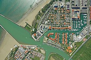 Beautiful Beachfront Apartment-pool-ac by Beahost Rentals