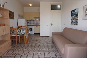 Beautiful Beachfront Apartment-pool-ac by Beahost Rentals