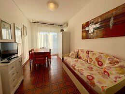 Relax in a Flat With Pool