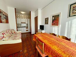 Relax in a Flat With Pool