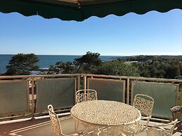 Wonderful Beachfront Apartment - Beahost