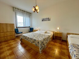 Great Apartment by the Beach for 7 Guests