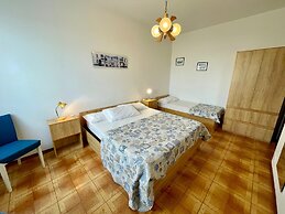 Great Apartment by the Beach for 7 Guests