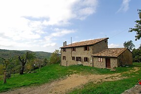 View of Monte Amiata for 3 Guests Agriturismo La Piaggia - Vivo D'orci