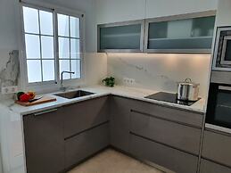 Modern Family Home Above Swimming Pool