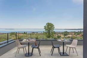 Room in B&B - Insula Felix - Deluxe Triple Room With Sea View
