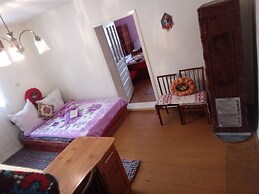 Retreat Holiday in Cozy Traditional House