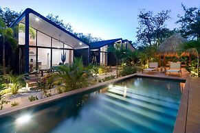 2 Favela Chic Tamarindo Bungalow Adults Only
