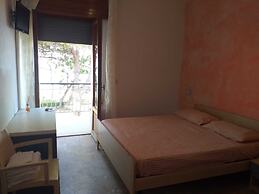 Room in B&B - Spacious Quadruple Room a Stone Throw From the sea