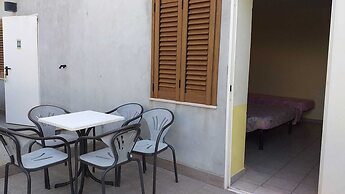 Room in B&B - Spacious Double Room a Stone Throw From the sea