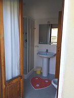 Room in B&B - Spacious Double Room a Stone Throw From the sea