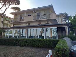 Room in B&B - Spacious Double Room Beside the sea