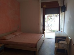 Room in B&B - Spacious Double Room Beside the sea