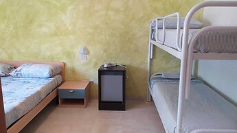 Room in B&B - Spacious Triple Room a Stones Throw From the sea