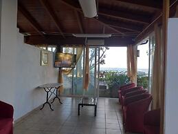 Quadruple Room in Pineto - A Stones Throw From the sea