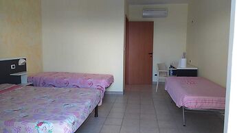 Room in B&B - Quadruple Room in Pineto - Just a few Meters From the se