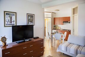 A1 - apt w. Terrace, Just 3 min Walk to the Beach