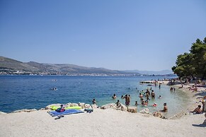 A1 - apt w. Terrace, Just 3 min Walk to the Beach