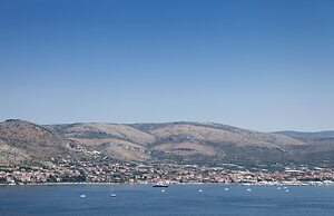 A1 - apt w. Terrace, Just 3 min Walk to the Beach