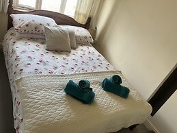 Cozy Cabin Retreat in Gloucestershire