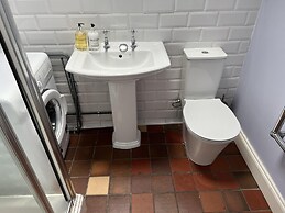 Cozy Cabin Retreat in Gloucestershire