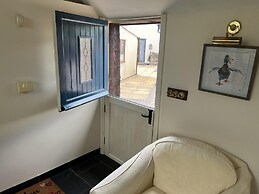 Cozy Cabin Retreat in Gloucestershire