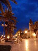 Remarkable 2-bed Apartment in Okrug Gornji