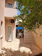 Remarkable 2-bed Apartment in Okrug Gornji