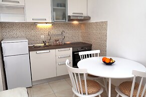 Remarkable 2-bed Apartment in Okrug Gornji
