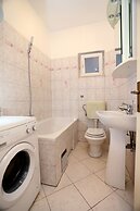 Remarkable 2-bed Apartment in Okrug Gornji