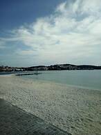 Beautiful 2-bed Apartment in Okrug Gornji