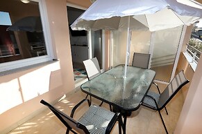 Beautiful 2-bed Apartment in Okrug Gornji