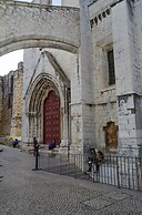 JOIVY Chiado Self Check-In 2-BR Flat w/Parking