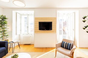 JOIVY Chiado Self Check-In 2-BR Flat w/Parking
