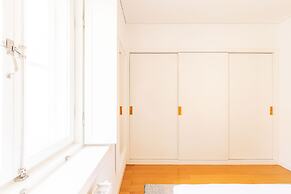 JOIVY Chiado Self Check-In 2-BR Flat w/Parking