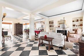 JOIVY Splendid 4-BR House w/Swimming Pool & Sea View