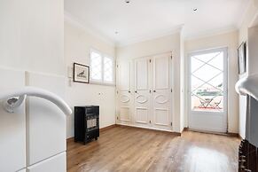 JOIVY Splendid 4-BR House w/Swimming Pool & Sea View