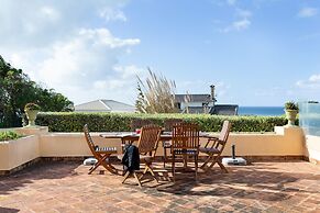 JOIVY Splendid 4-BR House w/Swimming Pool & Sea View