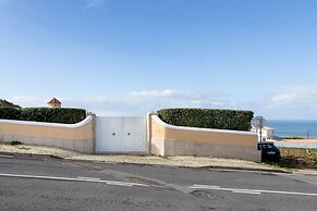 JOIVY Splendid 4-BR House w/Swimming Pool & Sea View