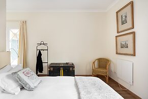 JOIVY Splendid 4-BR House w/Swimming Pool & Sea View