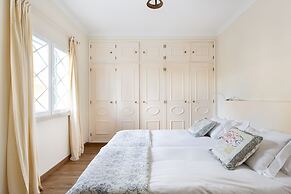 JOIVY Splendid 4-BR House w/Swimming Pool & Sea View