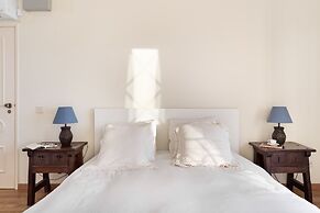 JOIVY Splendid 4-BR House w/Swimming Pool & Sea View