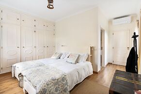 JOIVY Splendid 4-BR House w/Swimming Pool & Sea View