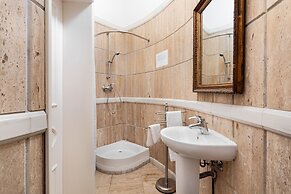 JOIVY Splendid 4-BR House w/Swimming Pool & Sea View