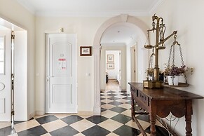 JOIVY Splendid 4-BR House w/Swimming Pool & Sea View