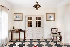 JOIVY Splendid 4-BR House w/Swimming Pool & Sea View