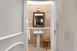 JOIVY Splendid 4-BR House w/Swimming Pool & Sea View