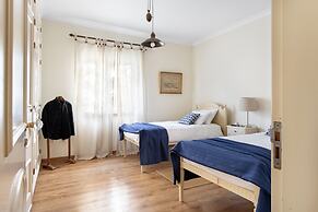 JOIVY Splendid 4-BR House w/Swimming Pool & Sea View