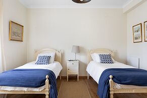 JOIVY Splendid 4-BR House w/Swimming Pool & Sea View