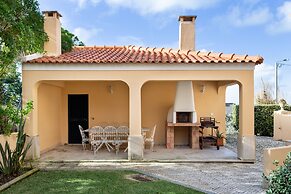 JOIVY Splendid 4-BR House w/Swimming Pool & Sea View